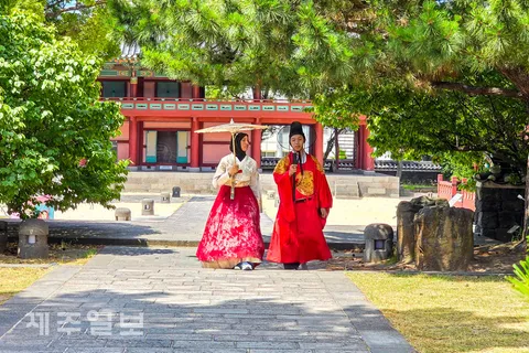 한복 입고 제주 추억 쌓기