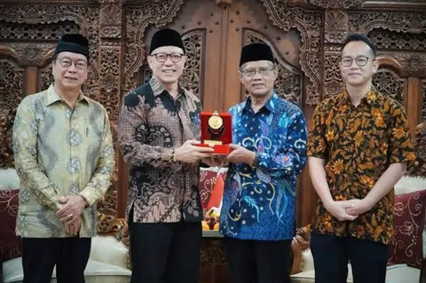China’s savvy pivot in courting Muslim Indonesia