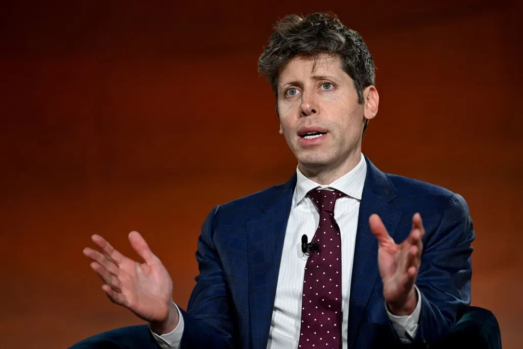 Sam Altman and Jensen Huang are among business leaders attending a White House state dinner for Xi Jinping next week; a source says Tim Cook will also attend (Bloomberg)