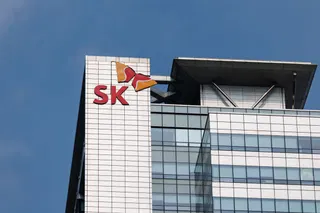 SK Hynix has struck an agreement with its union to pay out half of all profit-sharing bonuses in cash, replacing a previously proposed 40-60 cash-stock split (Yoolim Lee/Bloomberg)