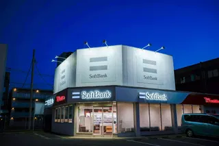 Sources: SoftBank sealed a two-year loan facility to support its OpenAI investment, securing $11.87B in commitments from ~20 banks, above its $10B target (Janice Huang/Bloomberg)