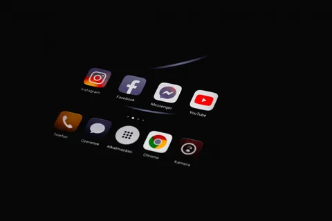 What a Teen Social Media Ban Overlooks