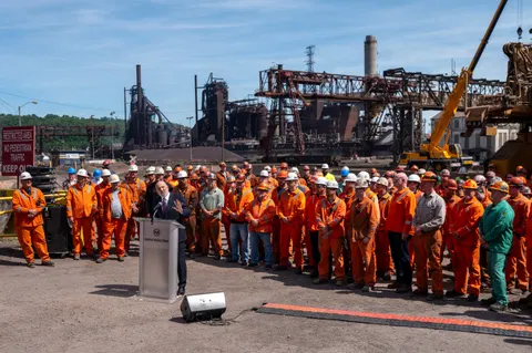 USW Leaders Let Grudges Stall Steelworkers