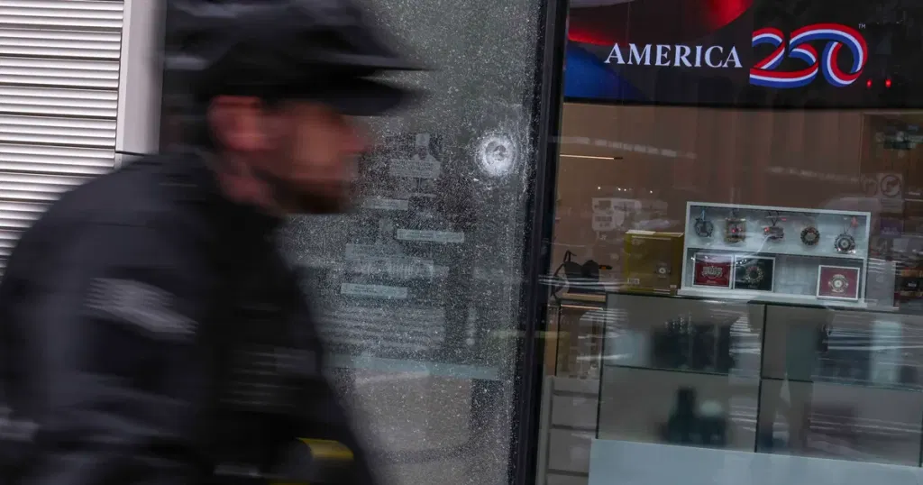 Alleged gunman outside White House had run-ins with Secret Service, sources say