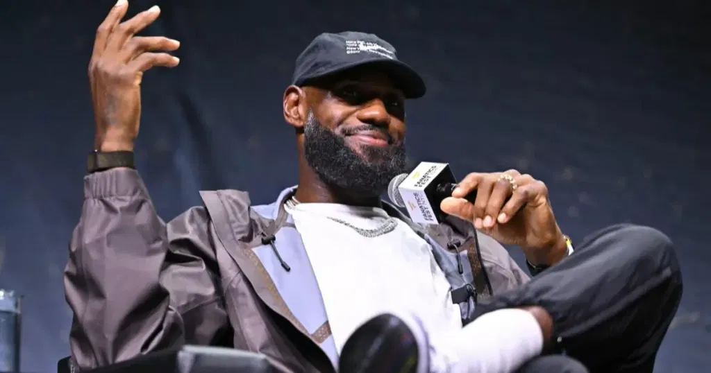 LeBron James heads to Philadelphia to join the 76ers
