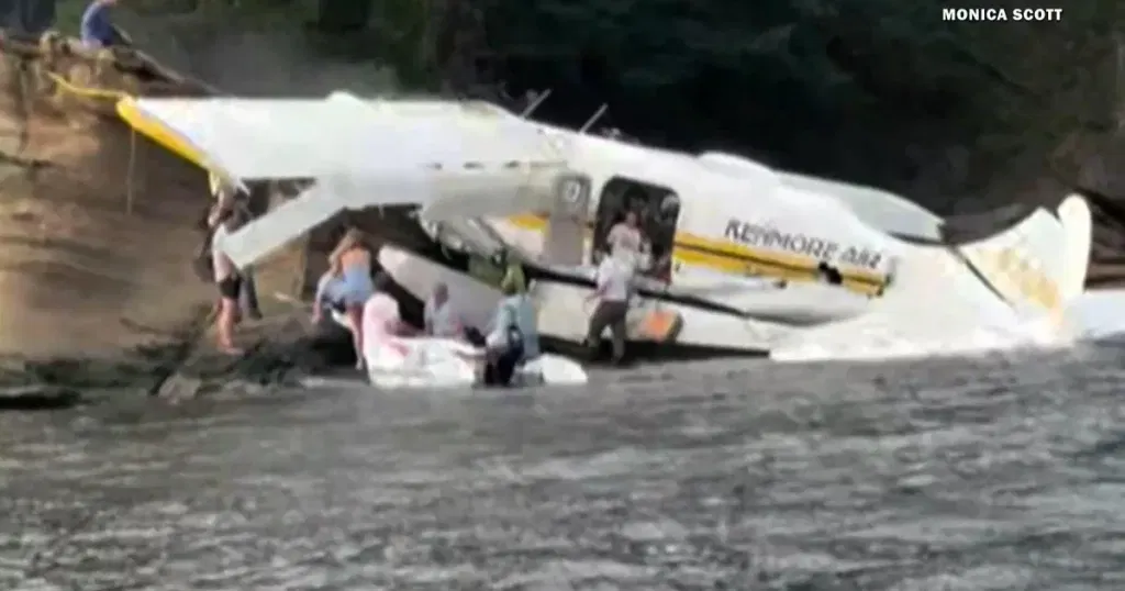 Passengers climb from crashed seaplane in stunning video