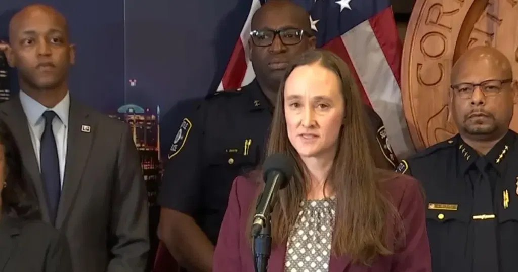 Watch: Officials give update on deadly shooting near Seattle's Space Needle