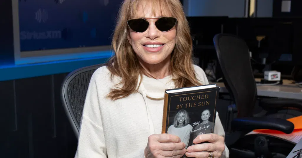 Carly Simon reveals Parkinson's diagnosis: "Learning how to live with it"