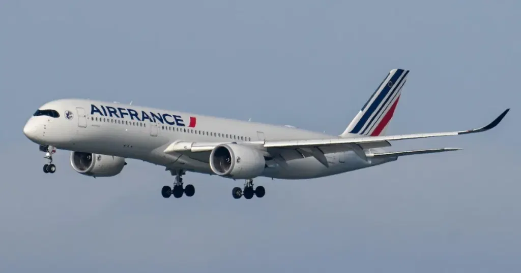 Plane headed to U.S. diverted over Ebola concerns