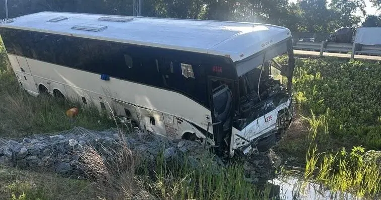 5 dead, dozens injured as bus plows into vehicles in Virginia