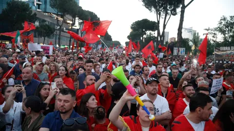In Albania, Public Sector Political Hires are Undermining Democracy