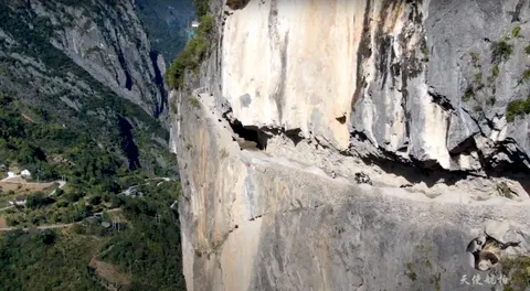 French Spider-Man rests mid-cliff at 60, no harness needed