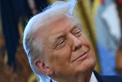 Grandpa Pudding Brains pauses Memorial Day tribute to workshop a joke about dead soldiers named Donald