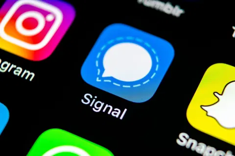 Apple patches bug that exposed deleted Signal messages