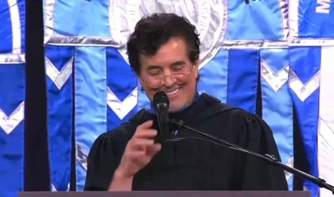 Another graduation speaker hypes AI to boos, tells students their education is already obsolete