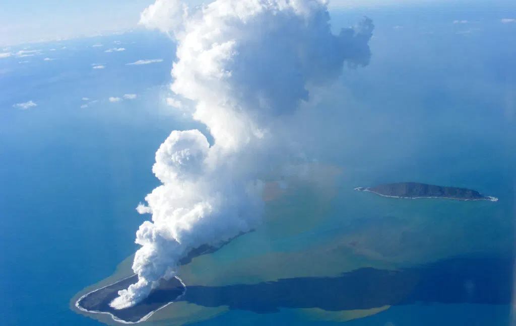 Small undersea volcanoes may unleash outsized tsunamis
