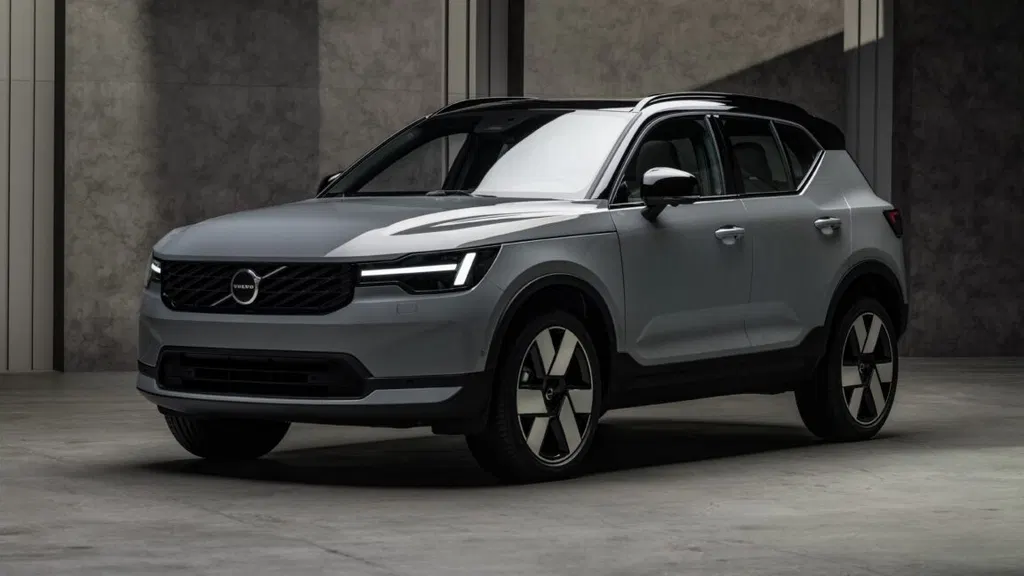 New corners, new lights for 2028 Volvo XC40