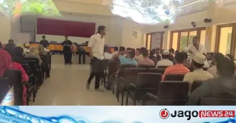 ফ্যামিলি কার্ড নিয়োগ পরীক্ষায় ছাত্রদলের দুই নেতার হাতাহাতি