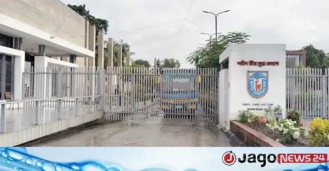 প্রশাসনিক ভবনের তালা খুলে দেওয়া হলেও ক্লাস-পরীক্ষা বর্জন অব্যাহত