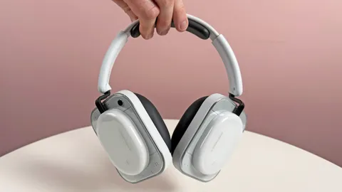 These unique-looking and 4.5-star-rated Nothing Headphone (a) are down to a record-low price