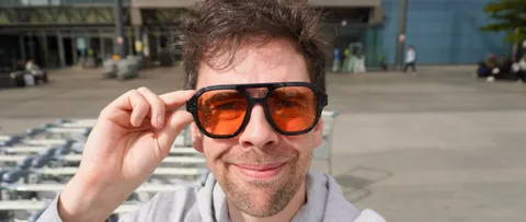 I switched my Ray-Ban Metas for L’Atitude 52°N for a month, and while there’s cool features for explorers, it’s no contest