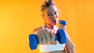 I teach people to rebuild strength after 65: here are the 4 dumbbell exercises I recommend 