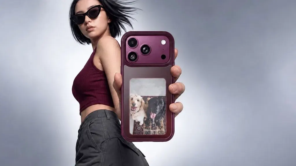 This new Ugreen case adds an E Ink screen to the back of your iPhone 18 Pro — but it’s no match for my Xteink X4 Pro