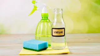 Why you should never mix vinegar and hydrogen peroxide — and how to use it safely 
