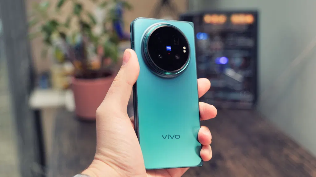 The Vivo X Fold 6 is the iPhone Duo dialed up to 11 — I'm obsessed