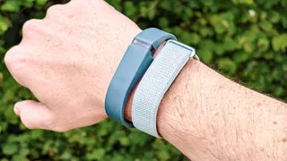  Fitbit Air (2026) vs Fitbit Flex (2013) — how much has wearable tech actually progressed in 13 years? 