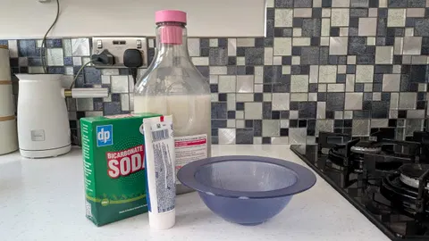  Why are homeowners mixing baking soda, detergent and toothpaste? I put this DIY cleaning hack to the test to find out 