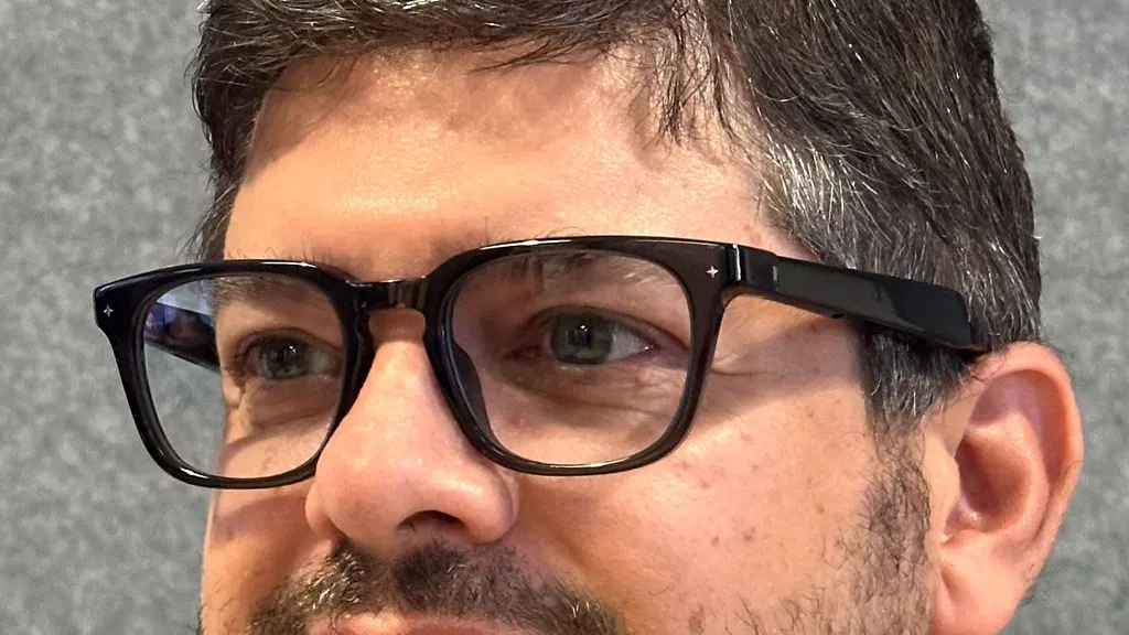 Vonder may have solved the 'pervert glasses' problem — and the nerd factor, too