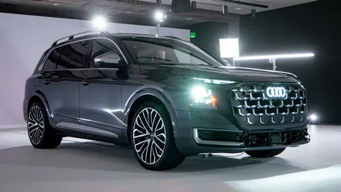 I just saw the upcoming 2027 Audi Q9 and SQ9 — and they project turn signals onto the road 