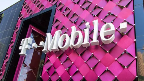 T-Mobile is down: users report no signal across the US