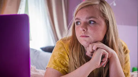  Netflix just added a 99%-rated comedy-drama that is one of the most relatable movies I’ve ever watched — and it’ll give you middle school flashbacks 