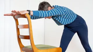  Can’t lunge or squat? These 4 chair exercises build strength in the quads, glutes, and hips 