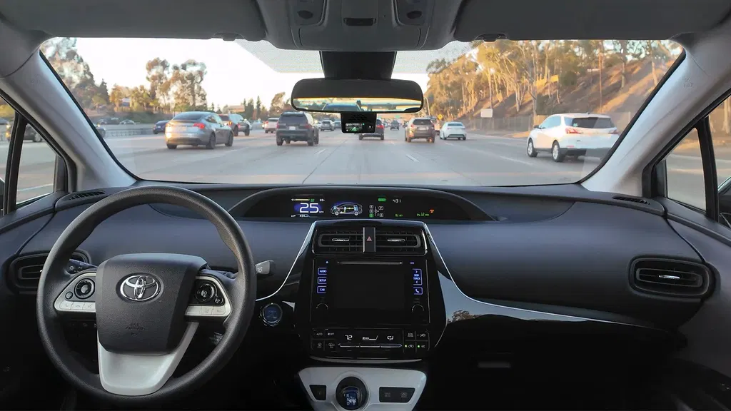Comma's self-driving kit for older cars faces federal probe after 5 crashes
