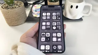  I turned my iPhone screen completely gray for two weeks — here's how making it boring helped me get my brain back 