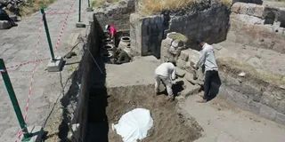 Selçuklu Çarşısı'nda kazı: Gizemli erzak deposuna ulaşıldı