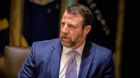Markwayne Mullin's Less 'Flashy' DHS Is Using the Same Thuggish Tactics