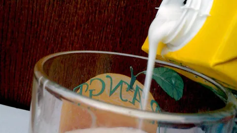 Dietitian Reveals 3 Drinks That May Help Slow Aging Naturally