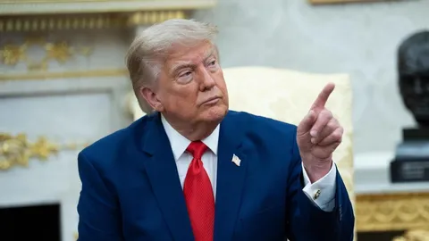 EEUU interrumpe los bombardeos a Irán mientras Trump espera una solución diplomática
