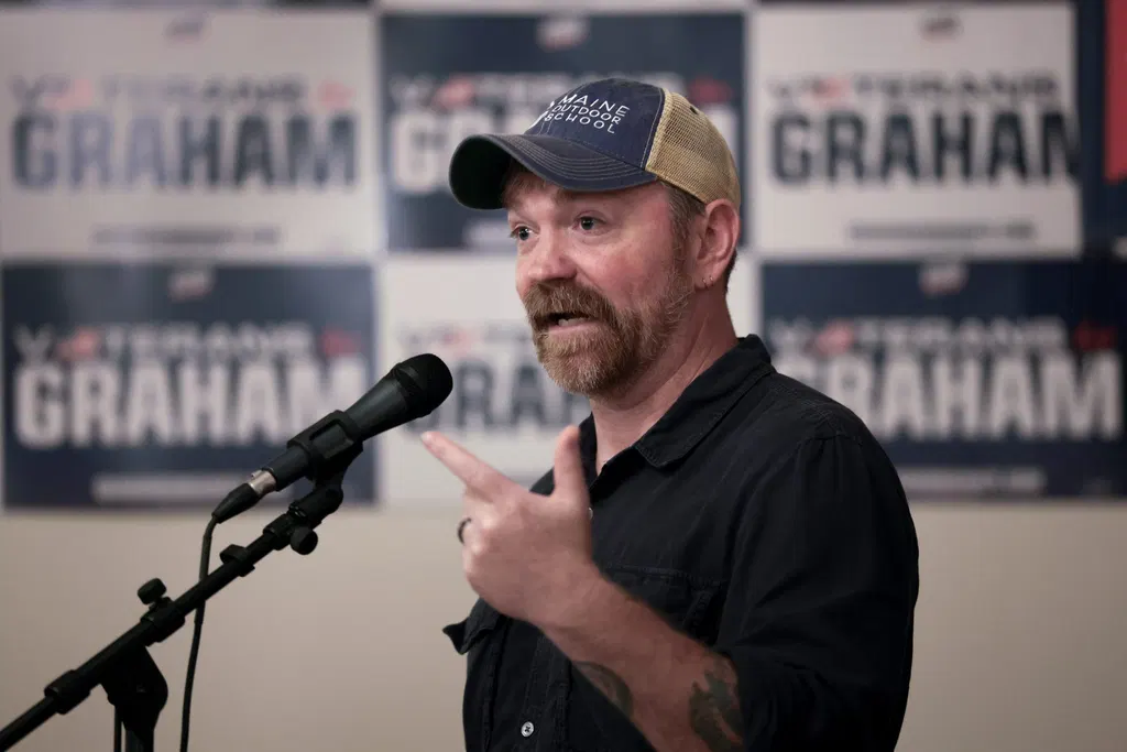 Graham Platner Disparaged Army Soldiers in Deleted Reddit Posts: 'Full of Fat, Lazy Trash Who Would Rather Not Be in Uniform'