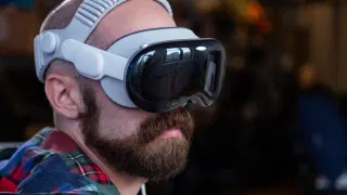 The Apple Next Vision Pro Is Reportedly on ‘Life Support’