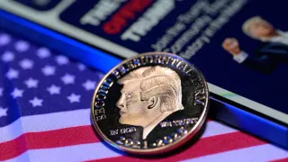 TRUMP Memecoin Holders Get Another Dinner as Democrats Threaten Crypto Corruption Probes