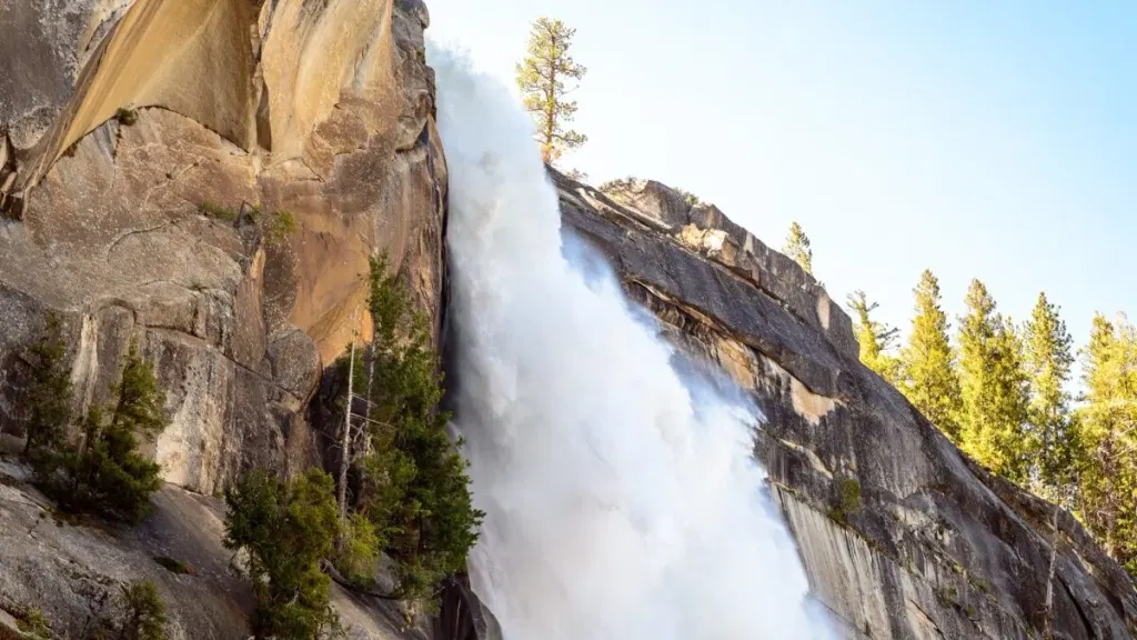 Teen Left Stranded on a Cliff After Letting AI Plan Hike