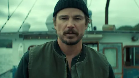 Josh Hartnett’s Accent Terrifies in Netflix’s ‘Jaws’-Inspired Series ‘Below’