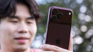 iPhone 18 Pro and 18 Pro Max Review: Apple Is Just Flexing Hard Now