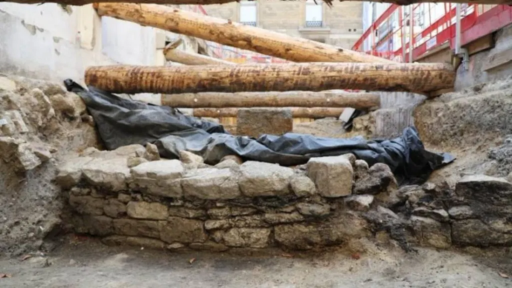 Ancient Parisians Torched Their Own City to Stop Caesar. Archaeologists May Have Found the Scorch Marks