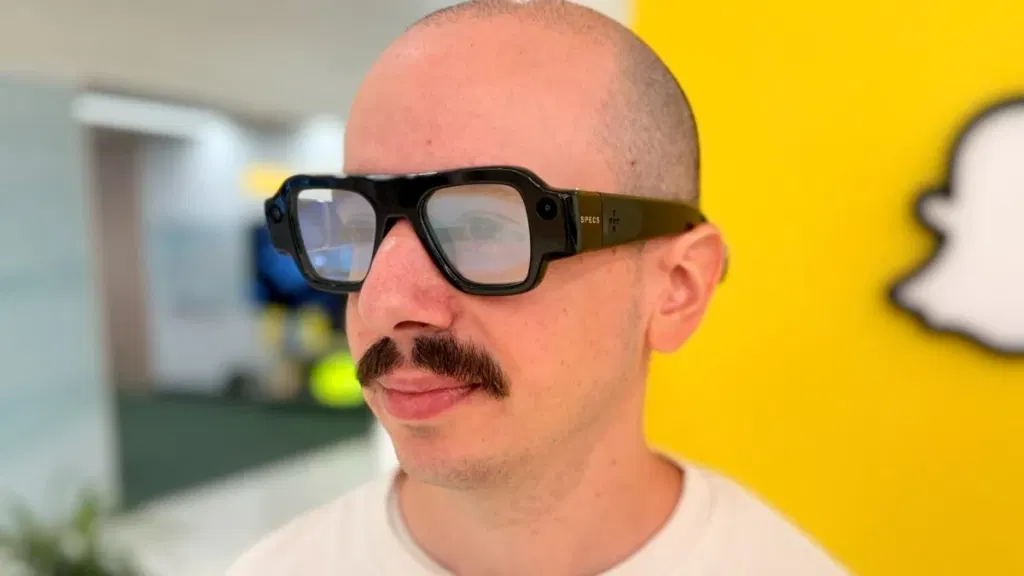 Snap’s AR Glasses Let You Take Snapchat Pics by Snapping Your Fingers